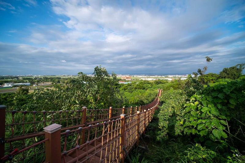 漯底山自然公園(高雄旅遊網 提供)-漯底山自然公園｜惡地奇景×軍事秘境