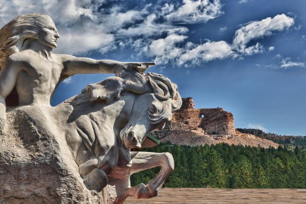 瘋馬岩紀念雕像-瘋馬岩紀念雕像