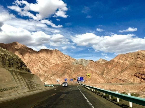 鹽水溝-D5：途經鹽水溝雅丹地質風光