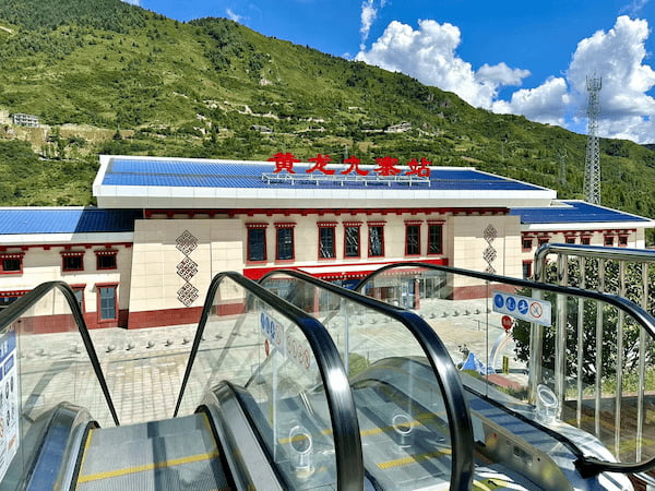 搭乘川青鐵路