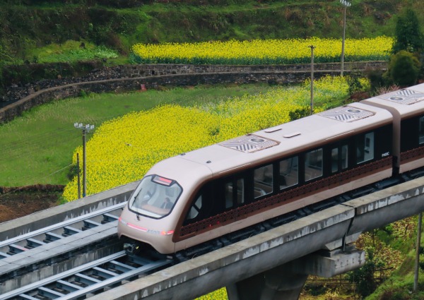 鳳凰磁浮觀光快線-鳳凰古城(接駁車+沱江夜遊船)、磁浮觀光快線