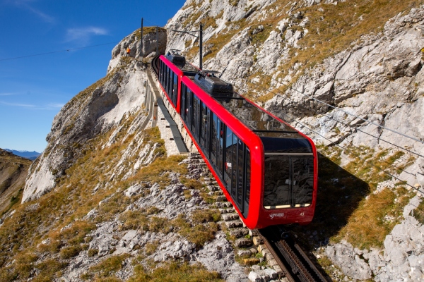 PILATUS-BAHNEN AG 提供-瑞士巔峰與景觀鐵道－阿爾卑斯極致視野
