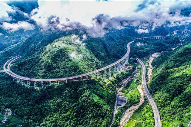 D11：(途經)雲端上的公路風光—雅西高速公路