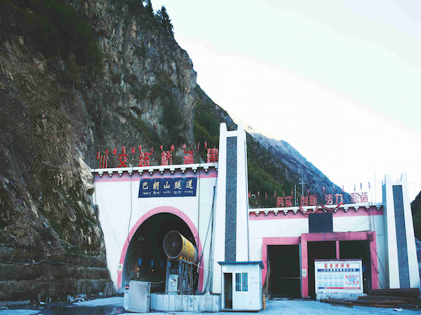巴朗山隧道-D2：途經巴朗山隧道