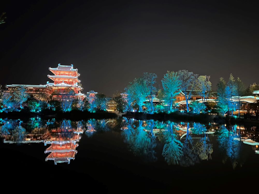 夜遊金陵小鎮，夢回六朝古風