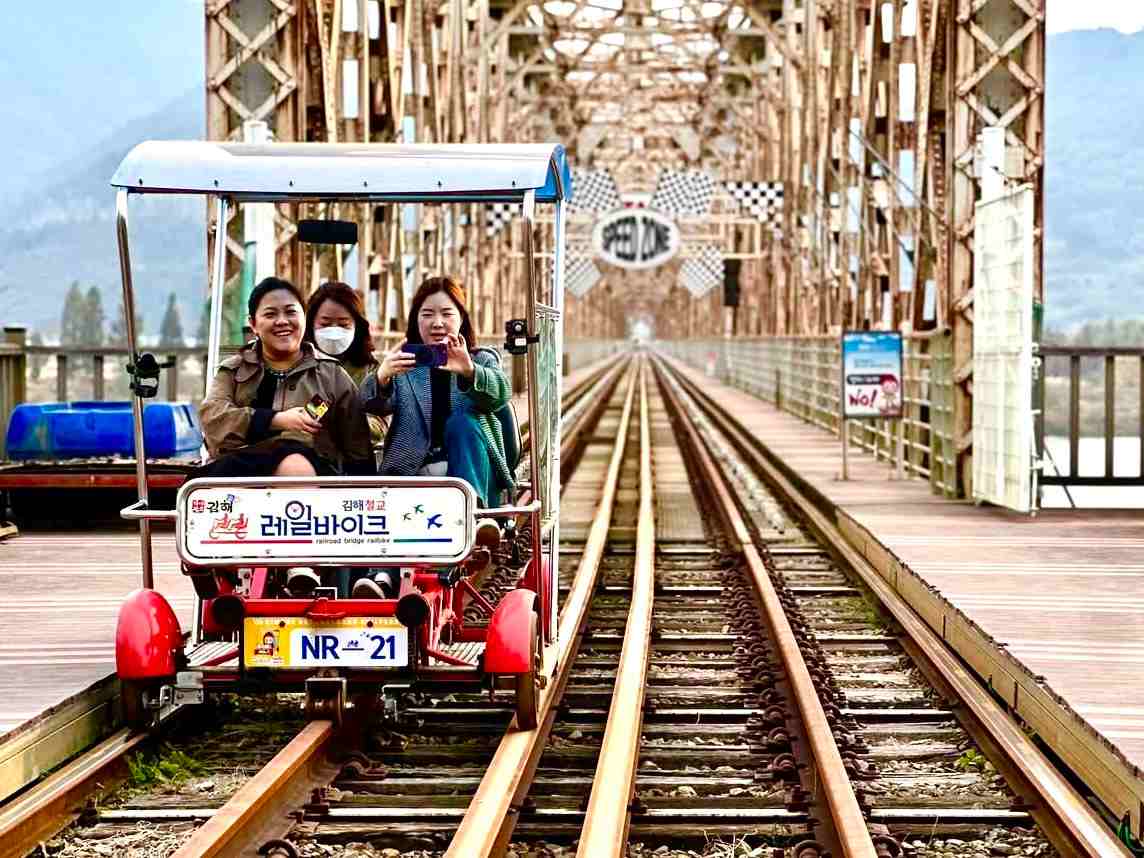 洛東江鐵道自行車(四人一部)+紅酒洞窟