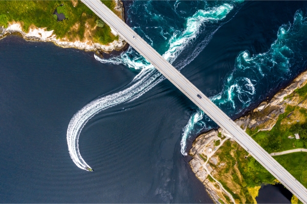 Saltstraumen-薩爾特流快艇(漩渦海鷹狩獵)
