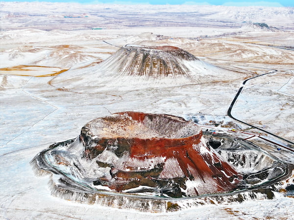 烏蘭哈達火山冬景-烏蘭哈達火山(含太空人服拍照)