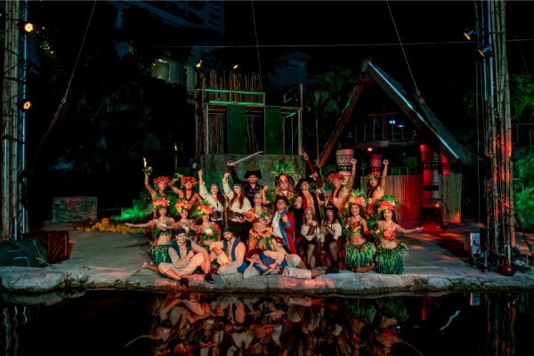 太平洋海盜傳奇晚宴秀-D2：或 自費加購 太平洋海盜傳奇晚宴秀